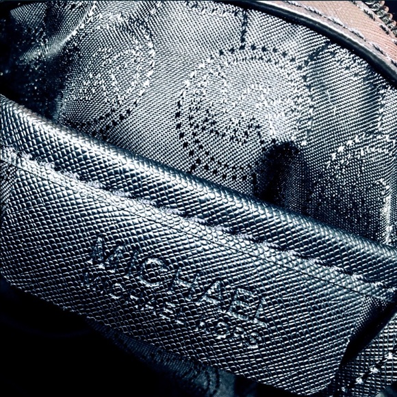 Michael Kors Large Hamilton Bag - Picture 5 of 5